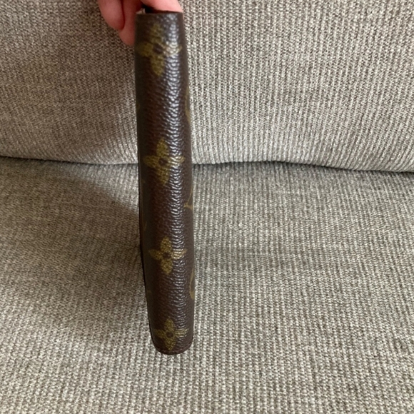 Authentic Louis Vuitton Agenda/Passport/Credit Card - Picture 3 of 11